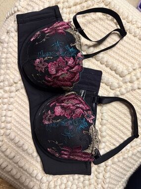 Black Bra with Fuchsia Floral Embroidery Torrid 38C Convertible bra